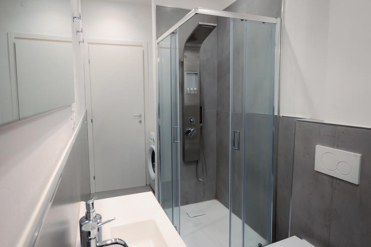 Centro Storico Moderno Trilocale Con Balcone Apartman Trieszt Kültér fotó